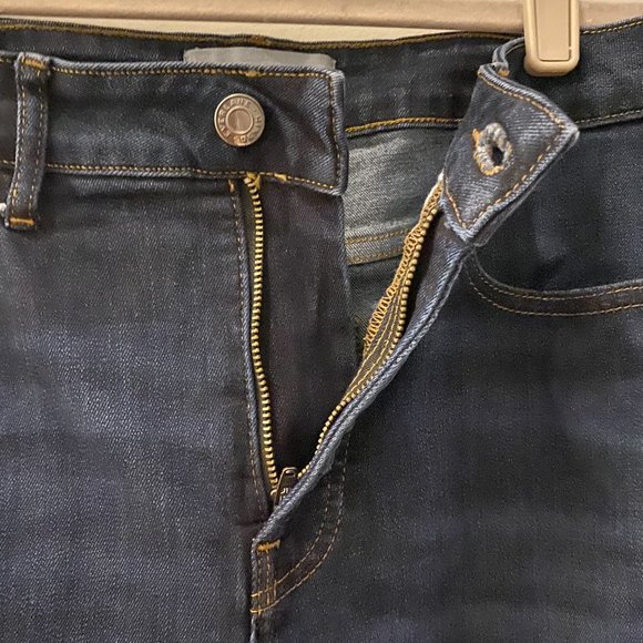 Everlane Curvy High-Rise Jeans in Dark Blue - Picture 5 of 6